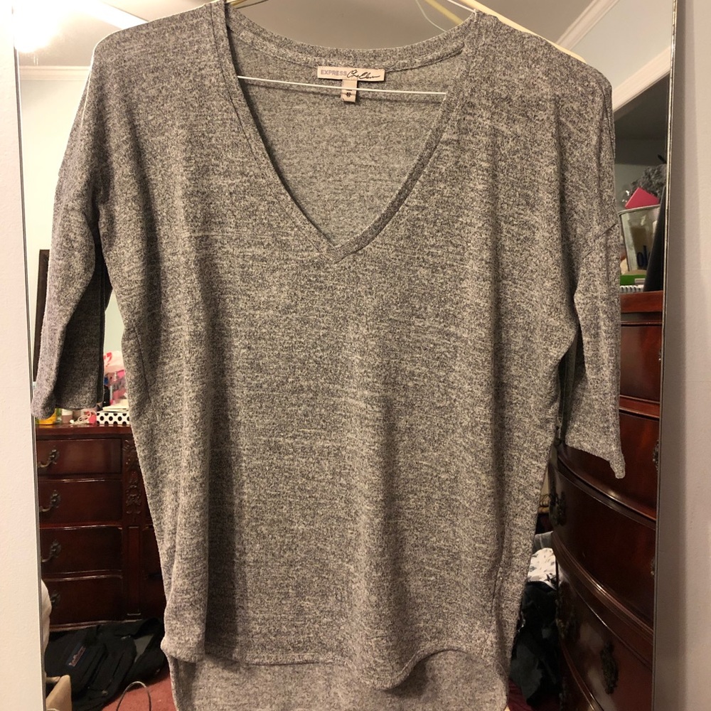 XS EXPRESS GRAY V NECK BLOUSE!